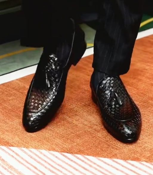 Men's casual leather shoes