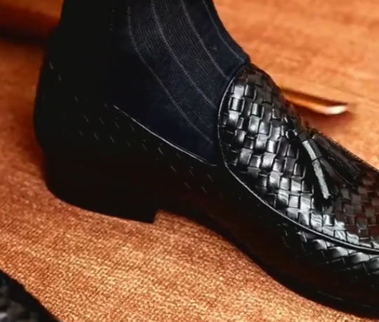 Men's casual leather shoes