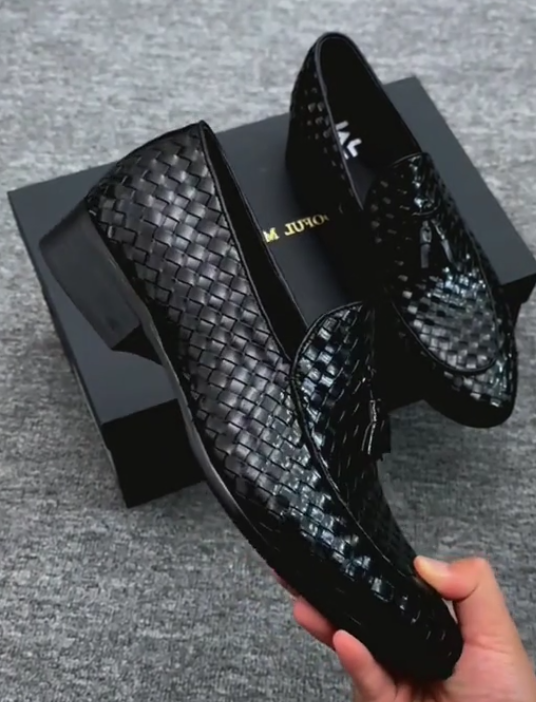 Men's casual leather shoes