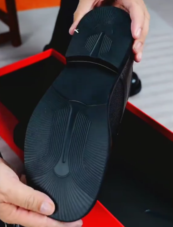 Men's automatic retractable shoelaces