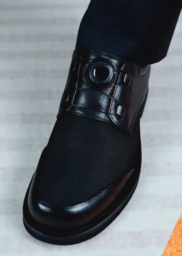 Men's automatic retractable shoelaces