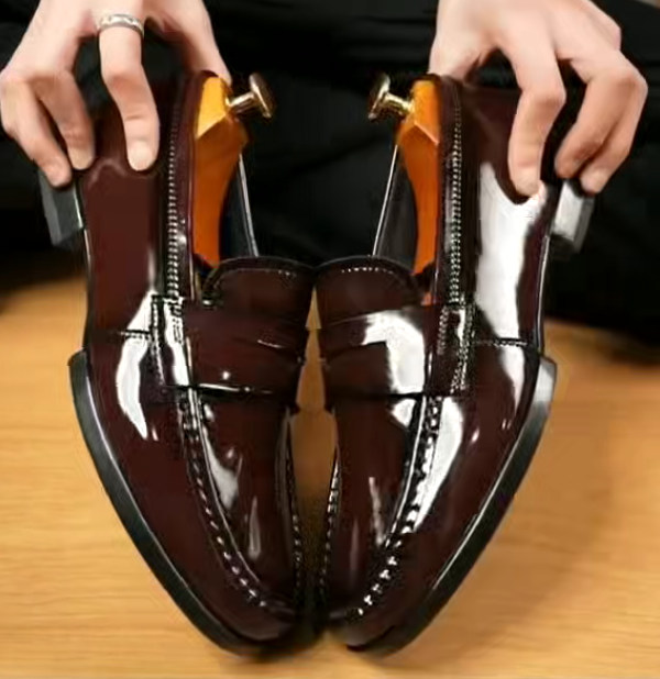 Shiny casual men's leather shoes