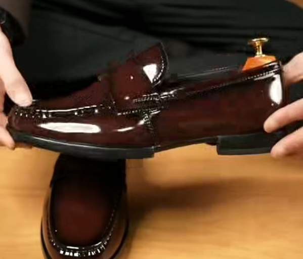 Shiny casual men's leather shoes