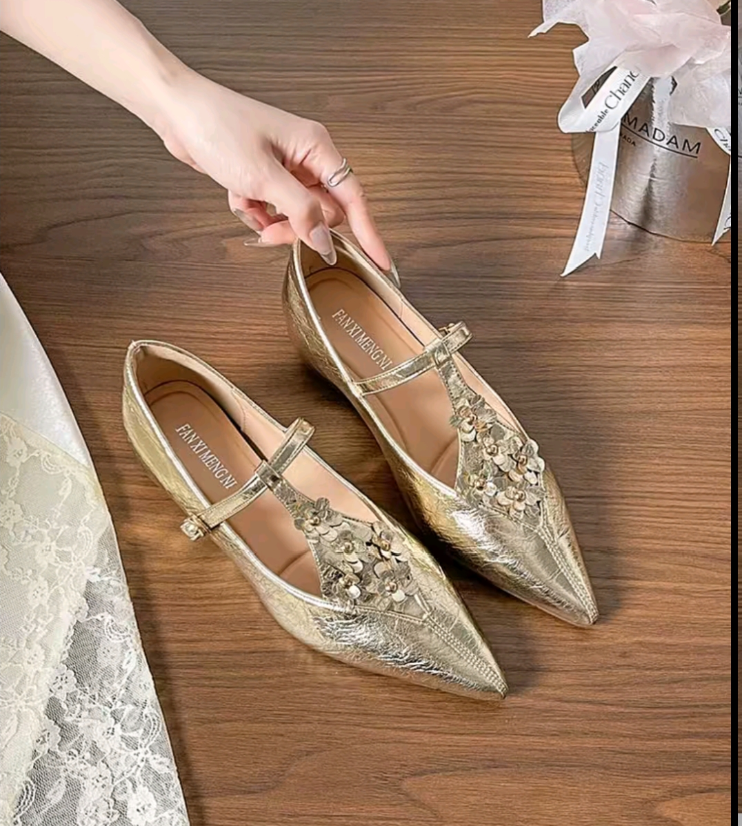 Women's Luxury Retro Floral Buckle Pointed Toe Shoes