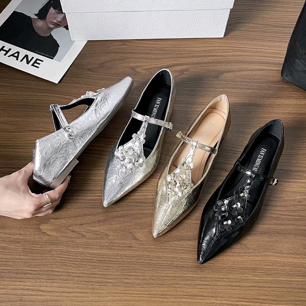 Women's Luxury Retro Floral Buckle Pointed Toe Shoes