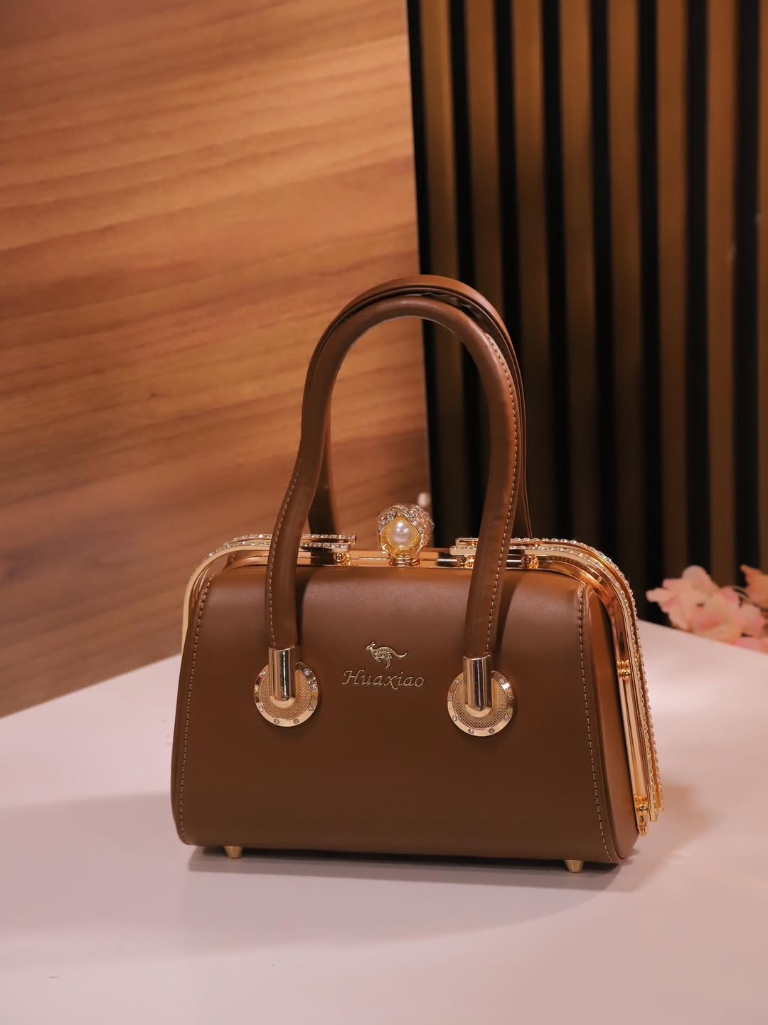 Luxury Pearl Buckle Handbag for Women