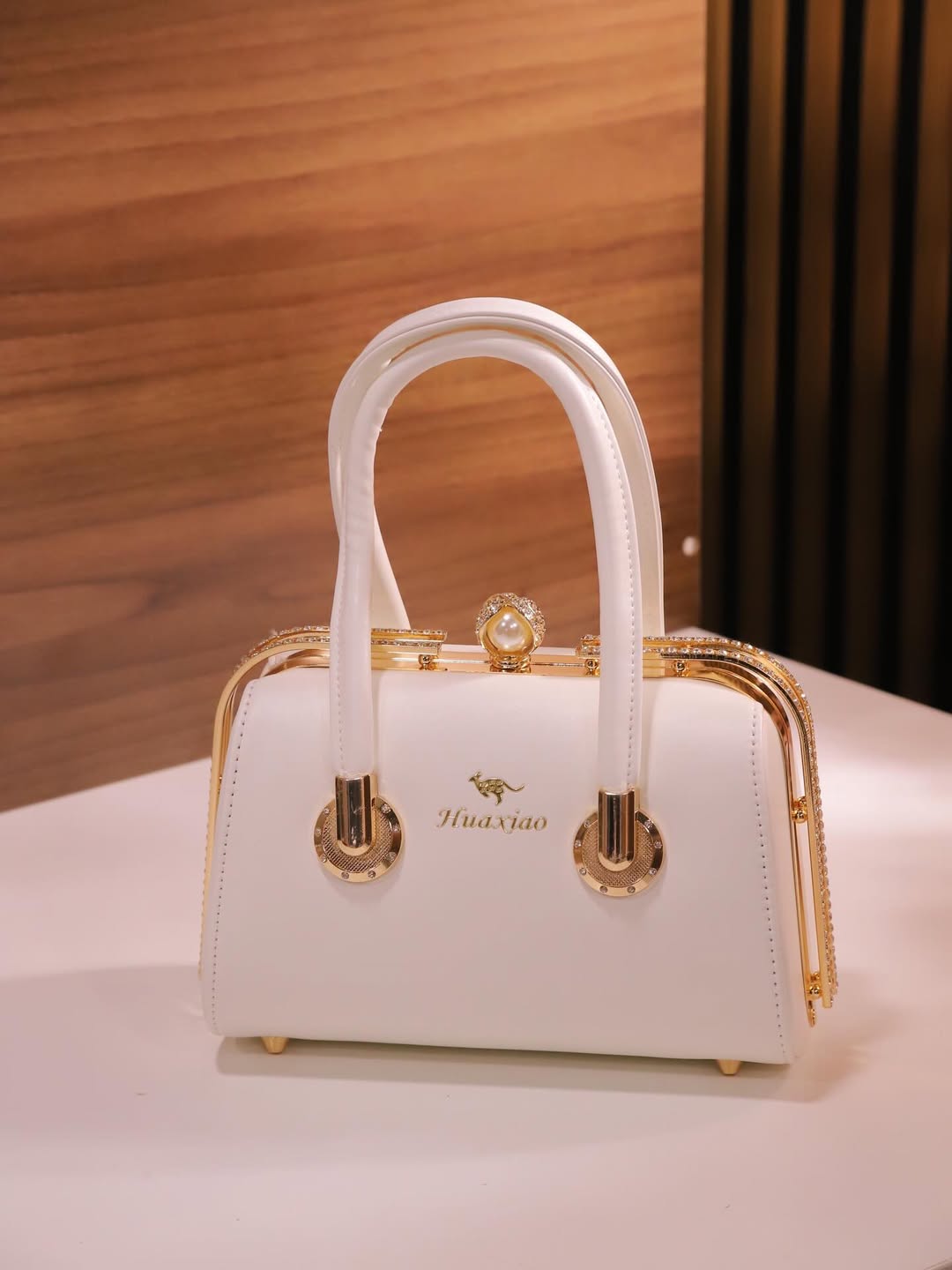 Luxury Pearl Buckle Handbag for Women