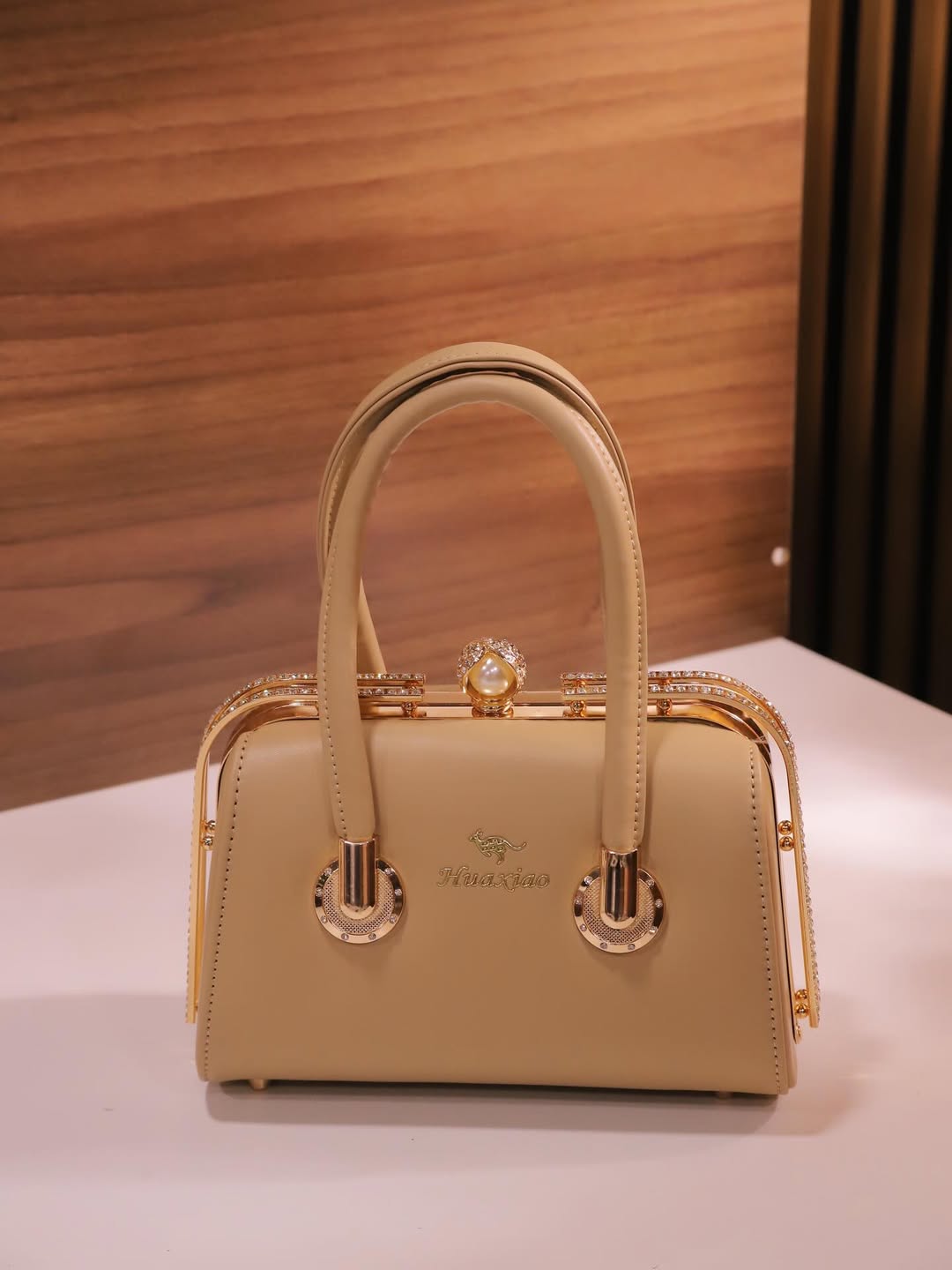 Luxury Pearl Buckle Handbag for Women