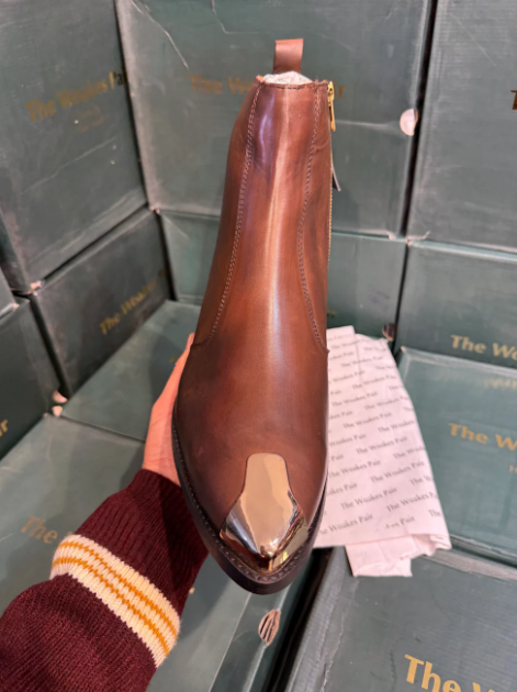 Handcrafted brass toe men's Chelsea shoes