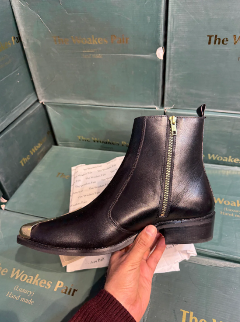 Handcrafted brass toe men's Chelsea shoes