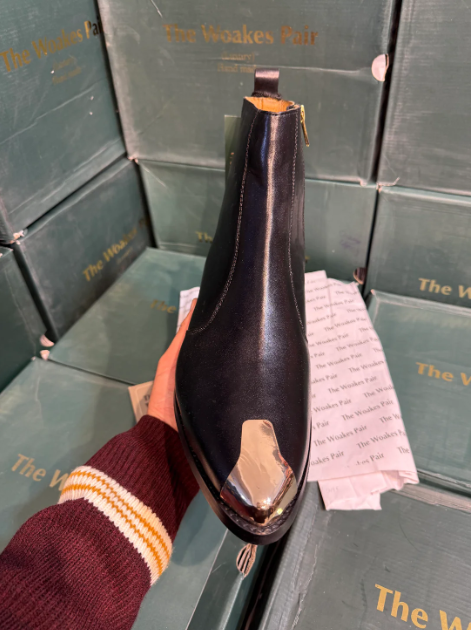 Handcrafted brass toe men's Chelsea shoes