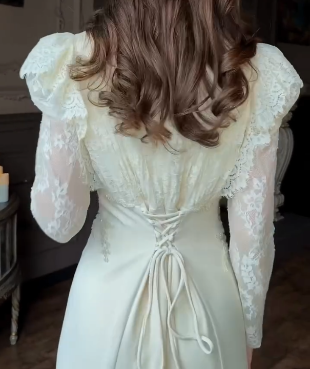 Women's high-end lace-sleeved dress