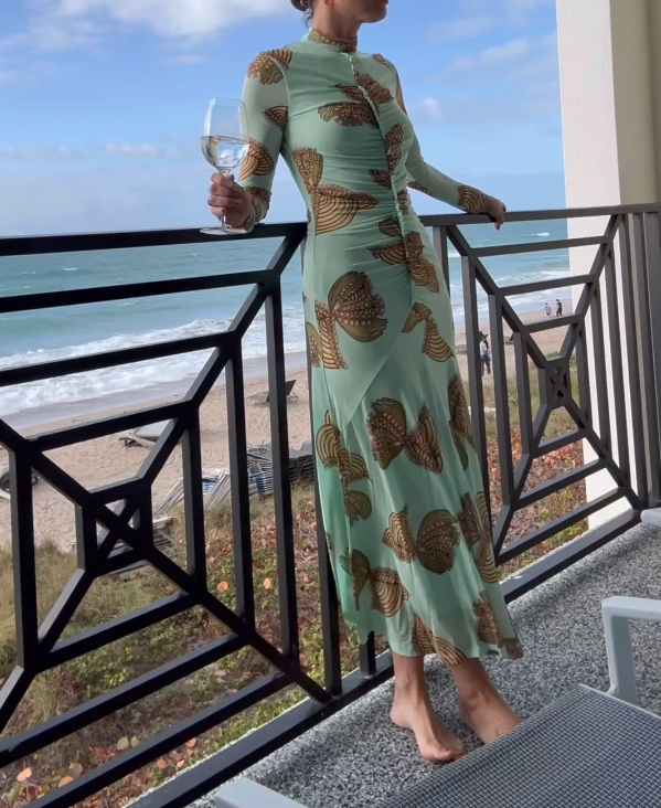 Women's form-fitting dress